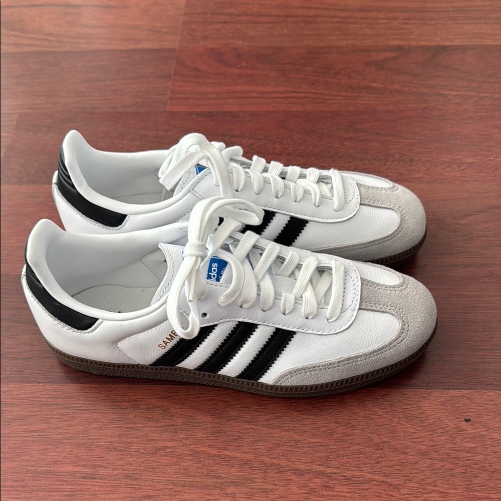Adidas Women’s Classic Sambas NWOT
